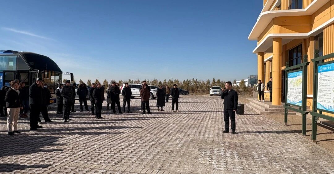 离退休干部重大项目建设观摩活动 1.jpg